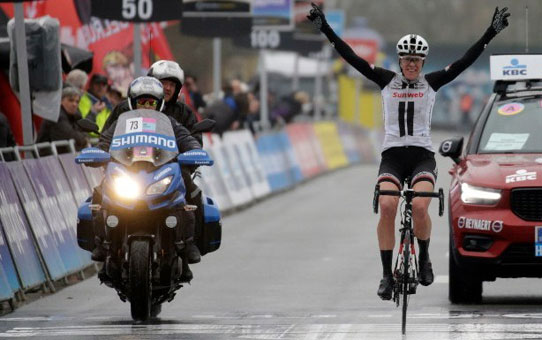 Van Dijk Singing In Vlaanderen’s Rain
